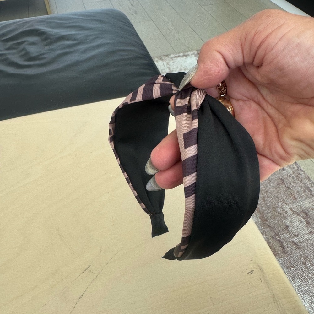 Stylish Black and Brown Headband - Picture 3 of 6